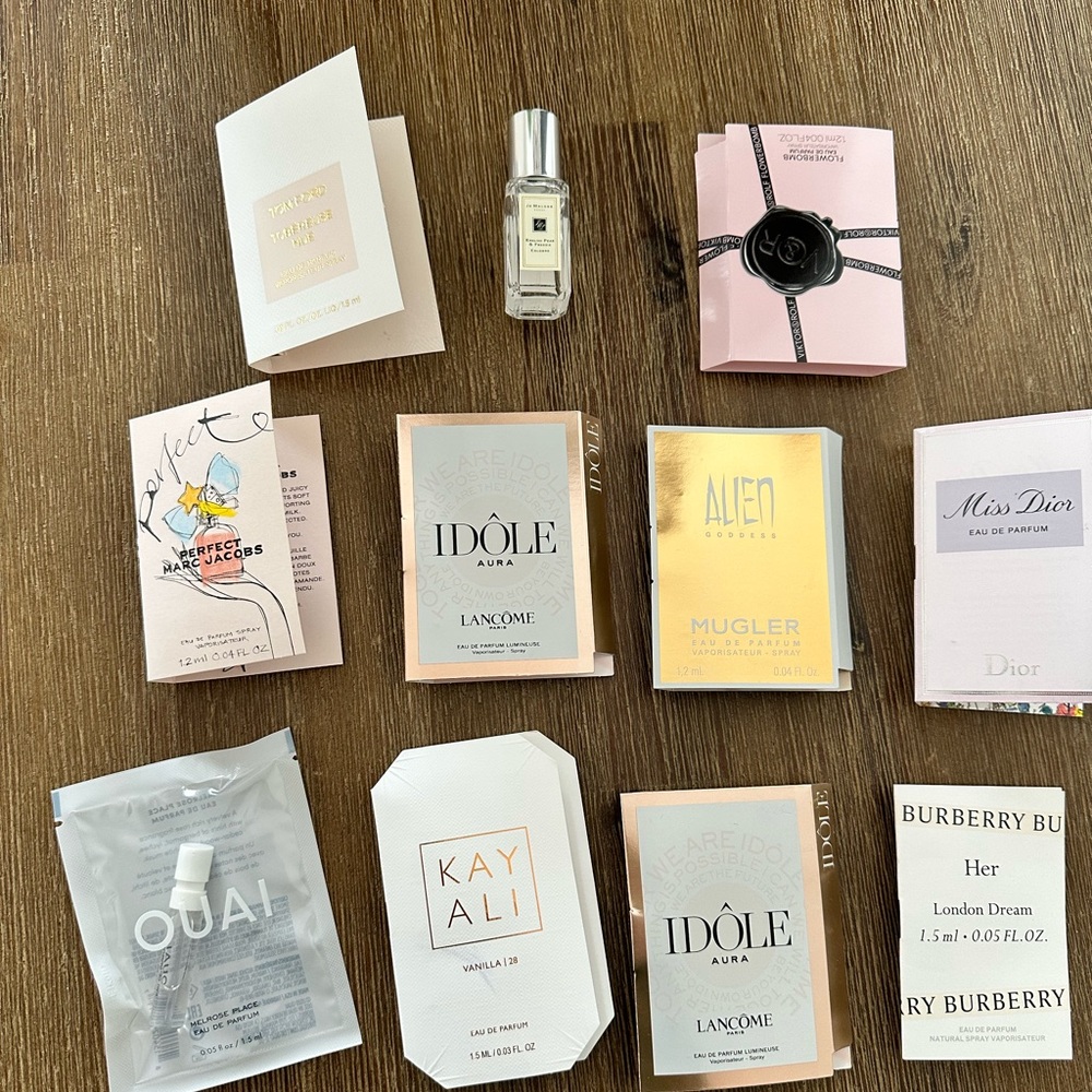 - Perfume sample lot